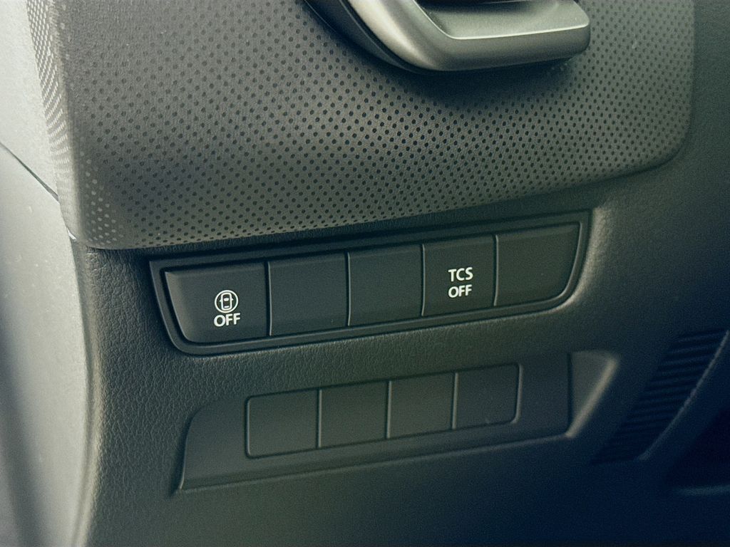 Vehicle image 10 of 32