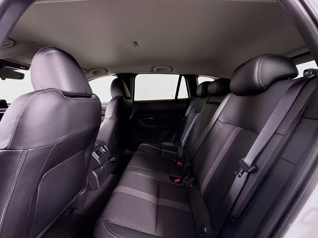Vehicle image 24 of 32