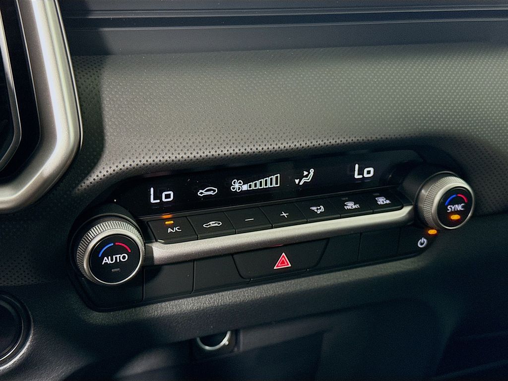 Vehicle image 16 of 32