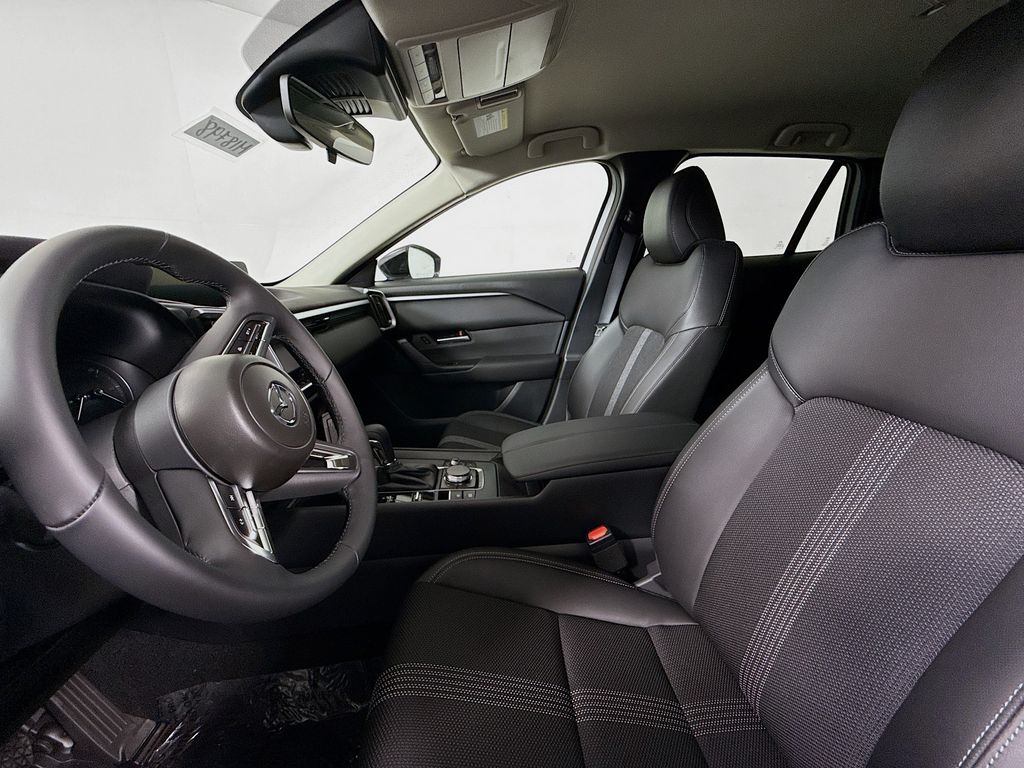 Vehicle image 21 of 32
