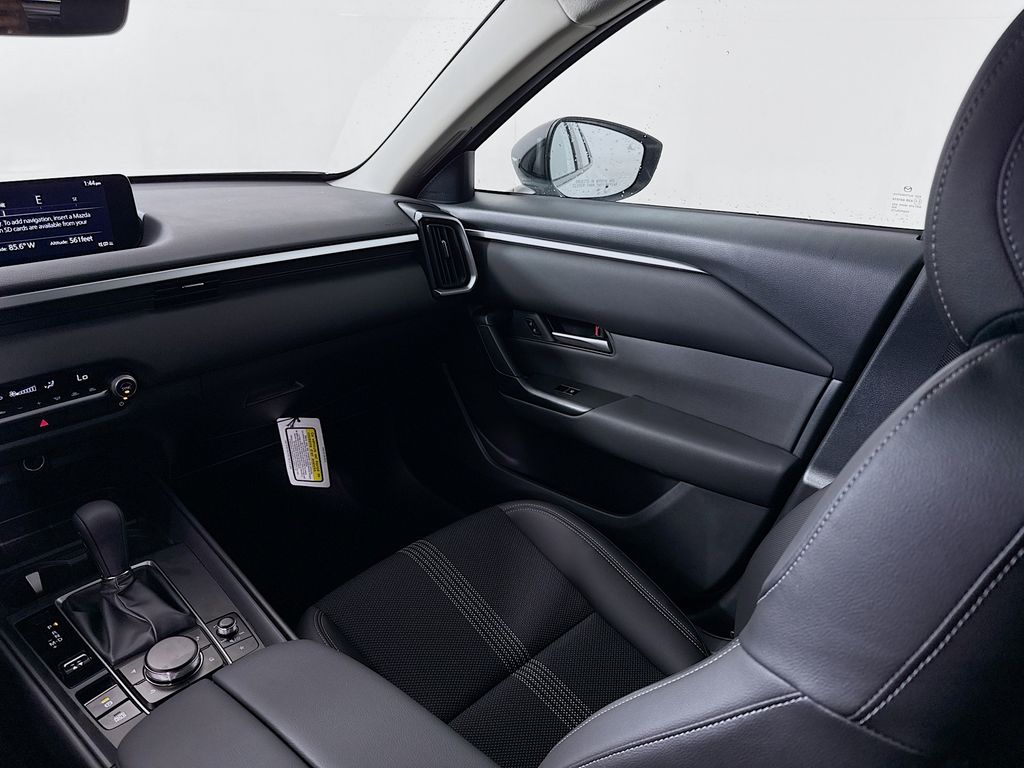 Vehicle image 23 of 32
