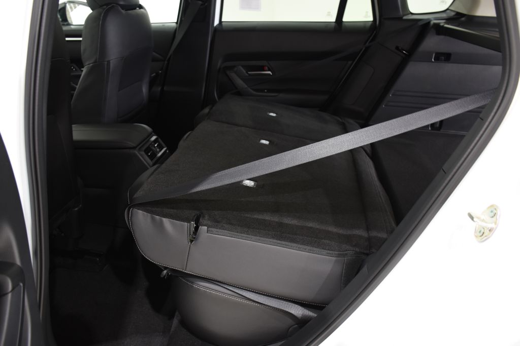 Vehicle image 13 of 26