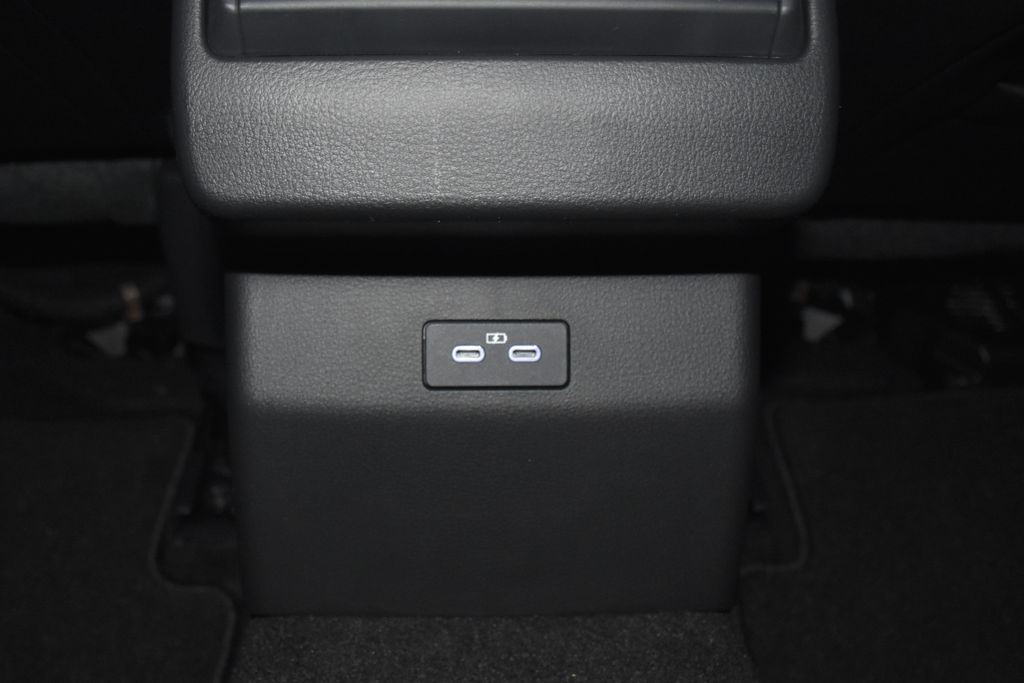 Vehicle image 21 of 26