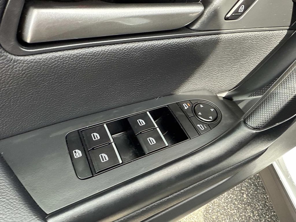 2025 Mazda CX-50 2.5 S Select Package Image 37 of 42