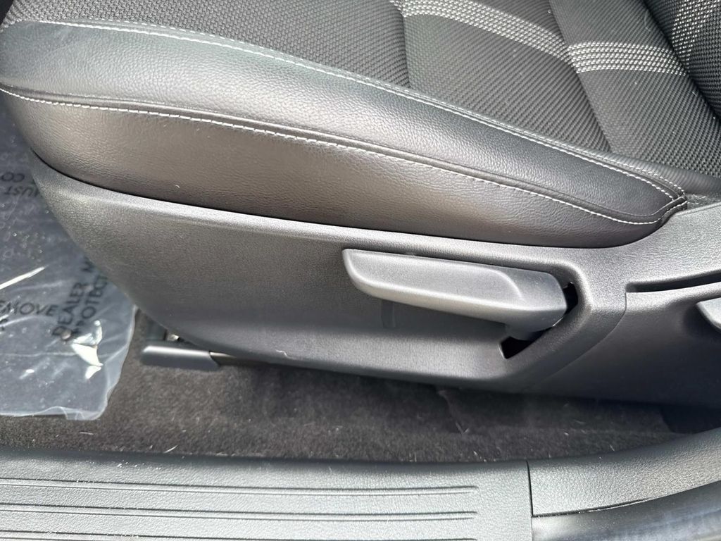 2025 Mazda CX-50 2.5 S Select Package Image 41 of 42