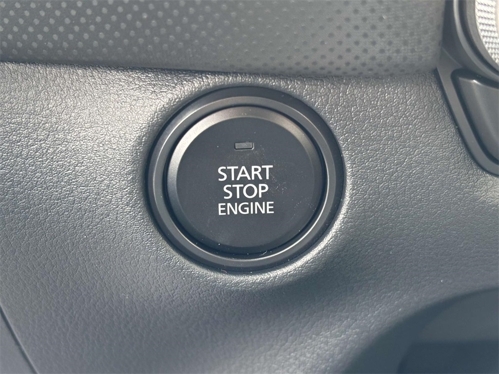 Vehicle image 17 of 29