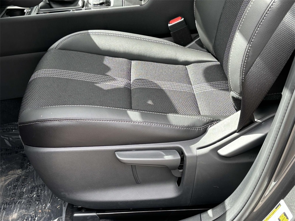 Vehicle image 9 of 29