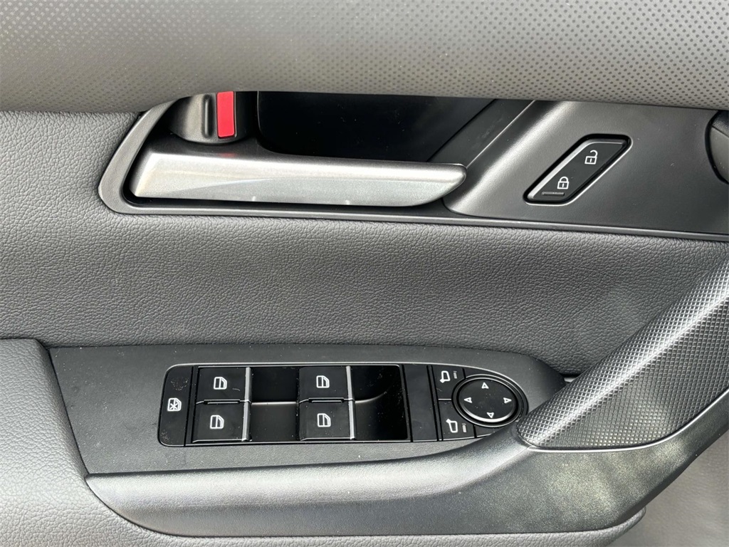 Vehicle image 13 of 29