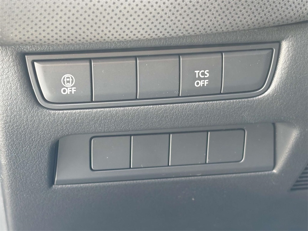 Vehicle image 14 of 29