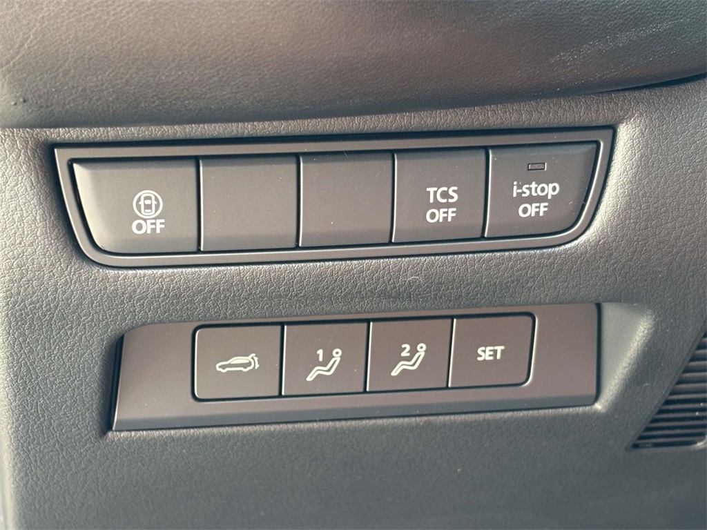 Vehicle image 18 of 33