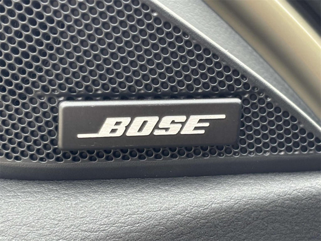 Vehicle image 31 of 33