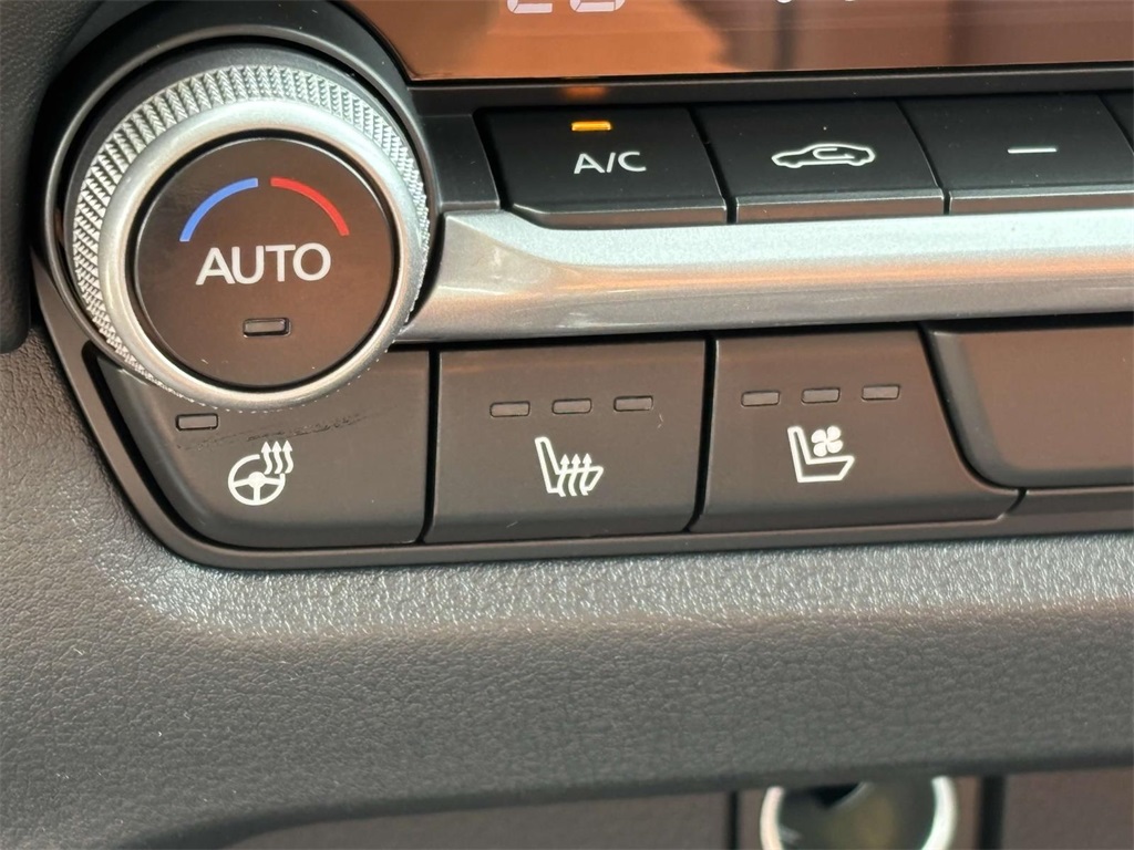 Vehicle image 19 of 33