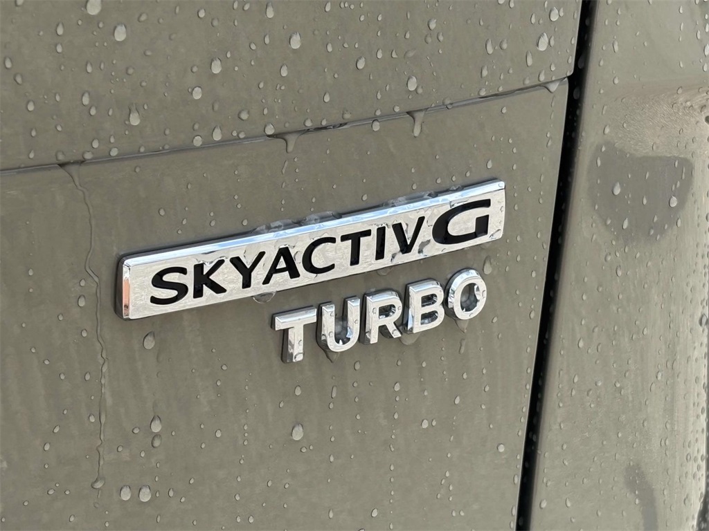 Vehicle image 25 of 33