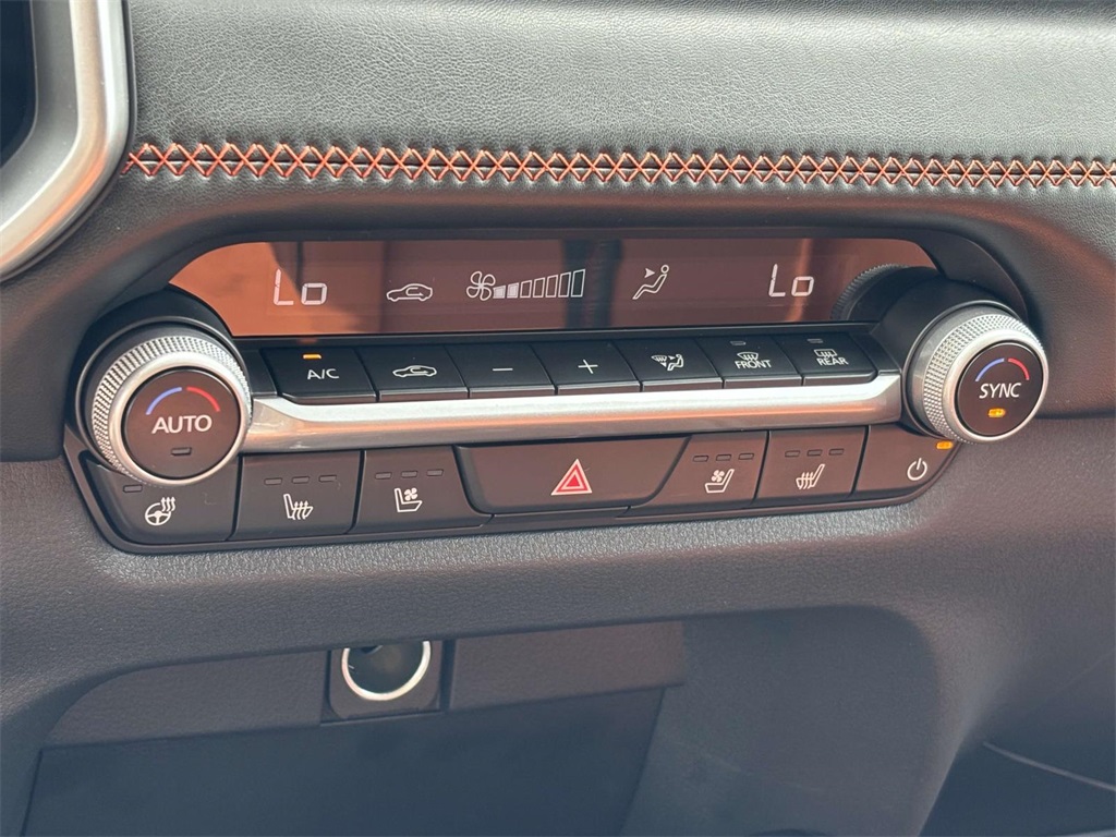 Vehicle image 26 of 33