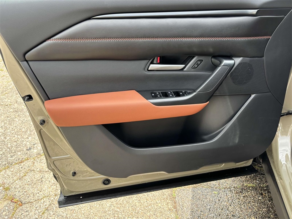 Vehicle image 17 of 33
