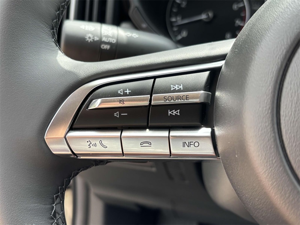 Vehicle image 24 of 33