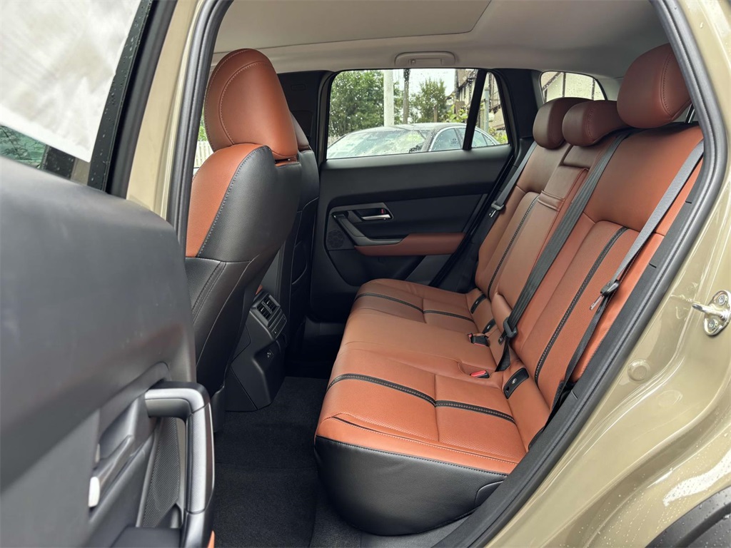 Vehicle image 9 of 33