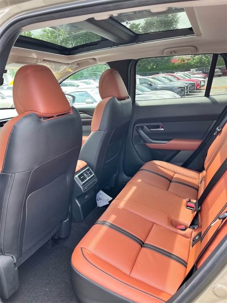 Vehicle image 10 of 19