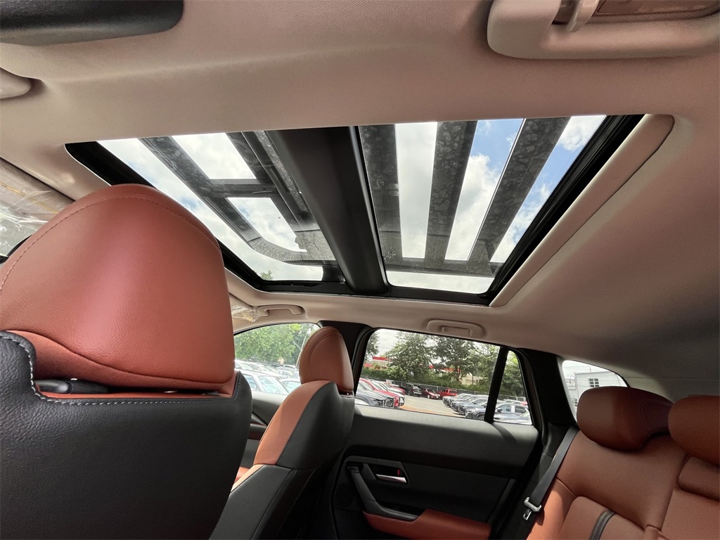 Vehicle image 17 of 19