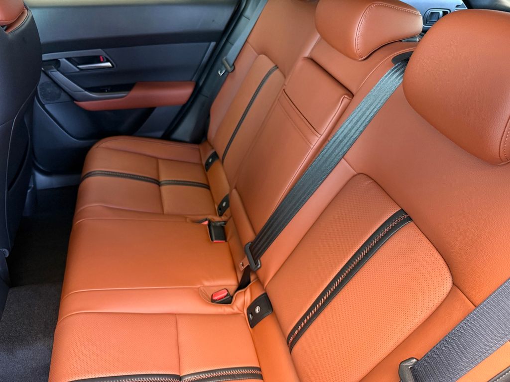 2025 Mazda CX-50 2.5 Turbo Meridian Edition Image 11 of 33