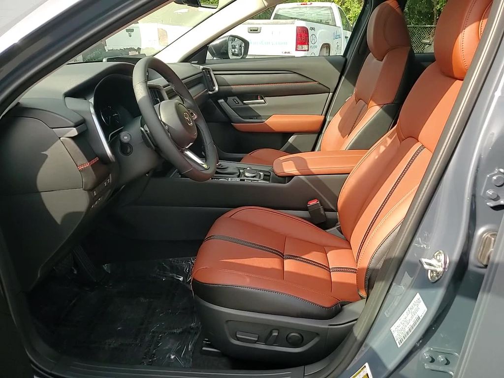 2025 Mazda CX-50 2.5 Turbo Meridian Edition Image 13 of 24