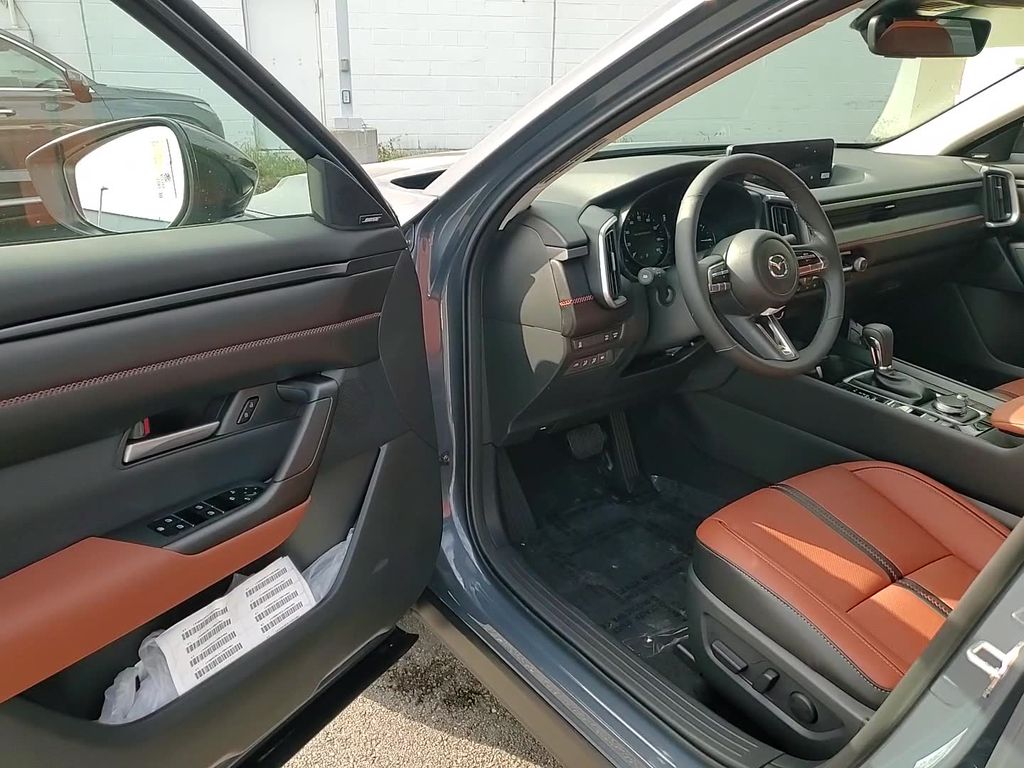 2025 Mazda CX-50 2.5 Turbo Meridian Edition Image 14 of 24