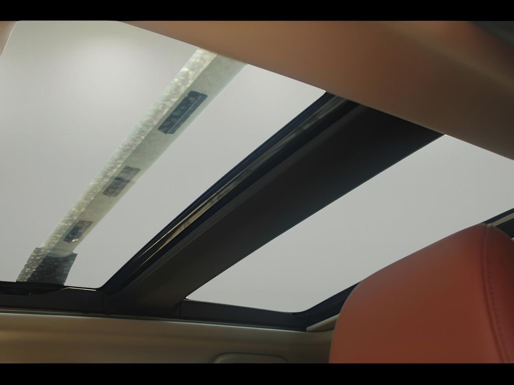Vehicle image 17 of 20