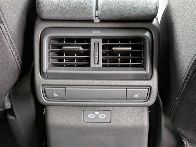 Vehicle image 27 of 30