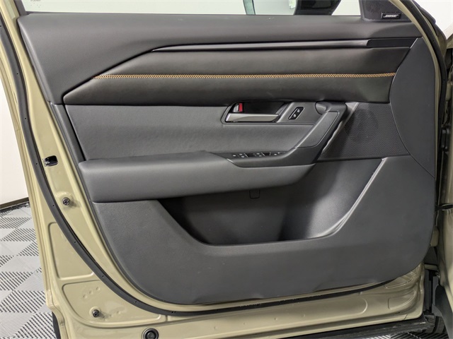 Vehicle image 21 of 30