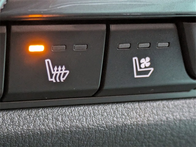 Vehicle image 13 of 30