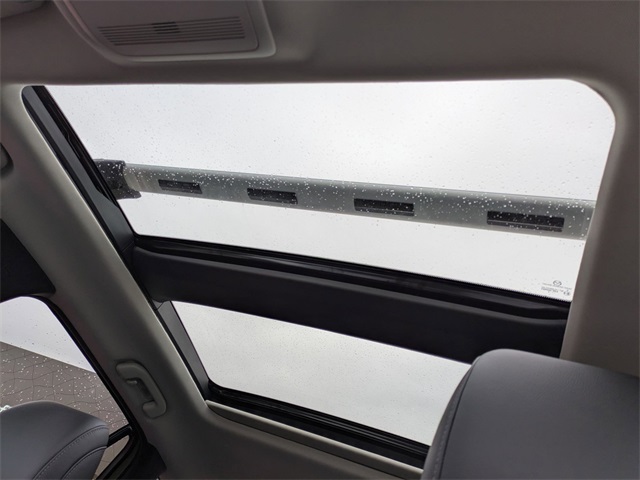 Vehicle image 12 of 30
