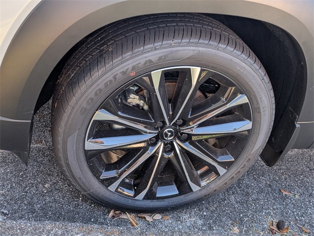 Vehicle image 8 of 12