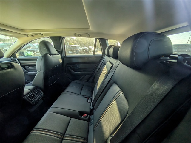 Vehicle image 9 of 12