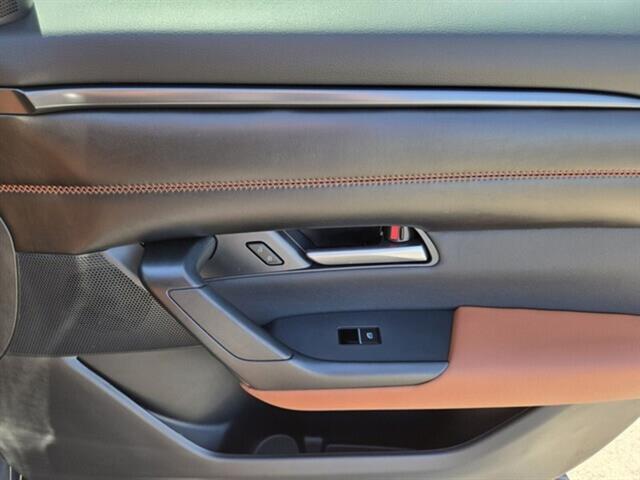 Vehicle image 24 of 30