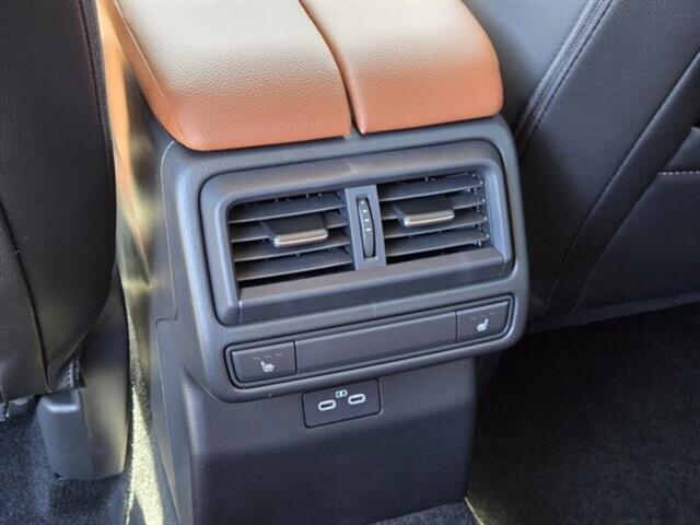 Vehicle image 26 of 30