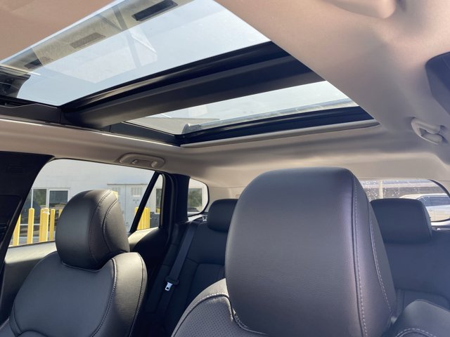 Vehicle image 10 of 18