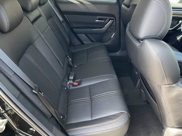 Vehicle image 7 of 18