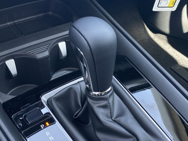 Vehicle image 16 of 18