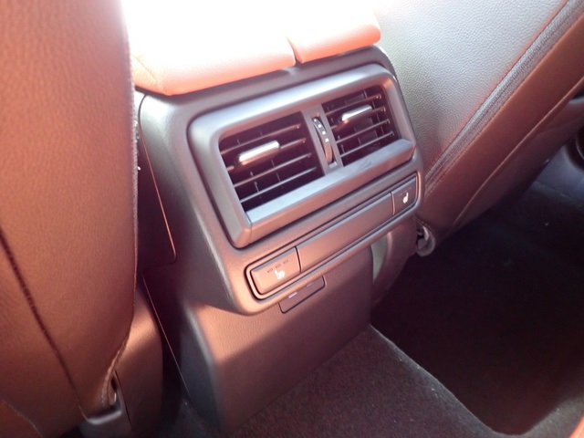Vehicle image 17 of 20