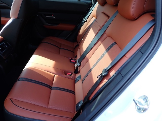 Vehicle image 9 of 20