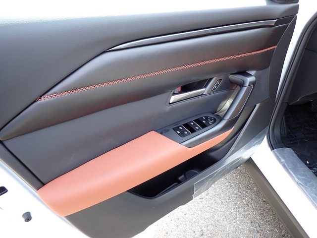 Vehicle image 16 of 20