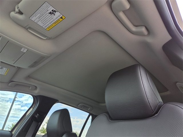 Vehicle image 7 of 14