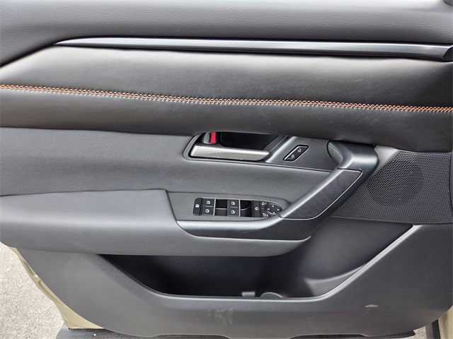 Vehicle image 12 of 14