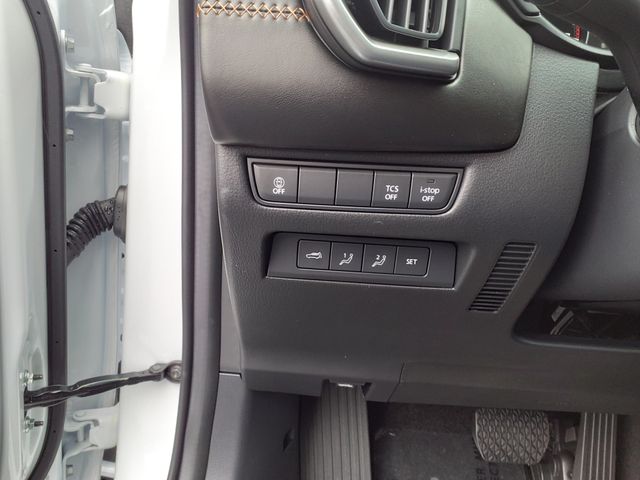 Vehicle image 25 of 29