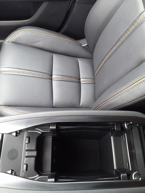 Vehicle image 17 of 29
