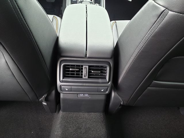 Vehicle image 18 of 29