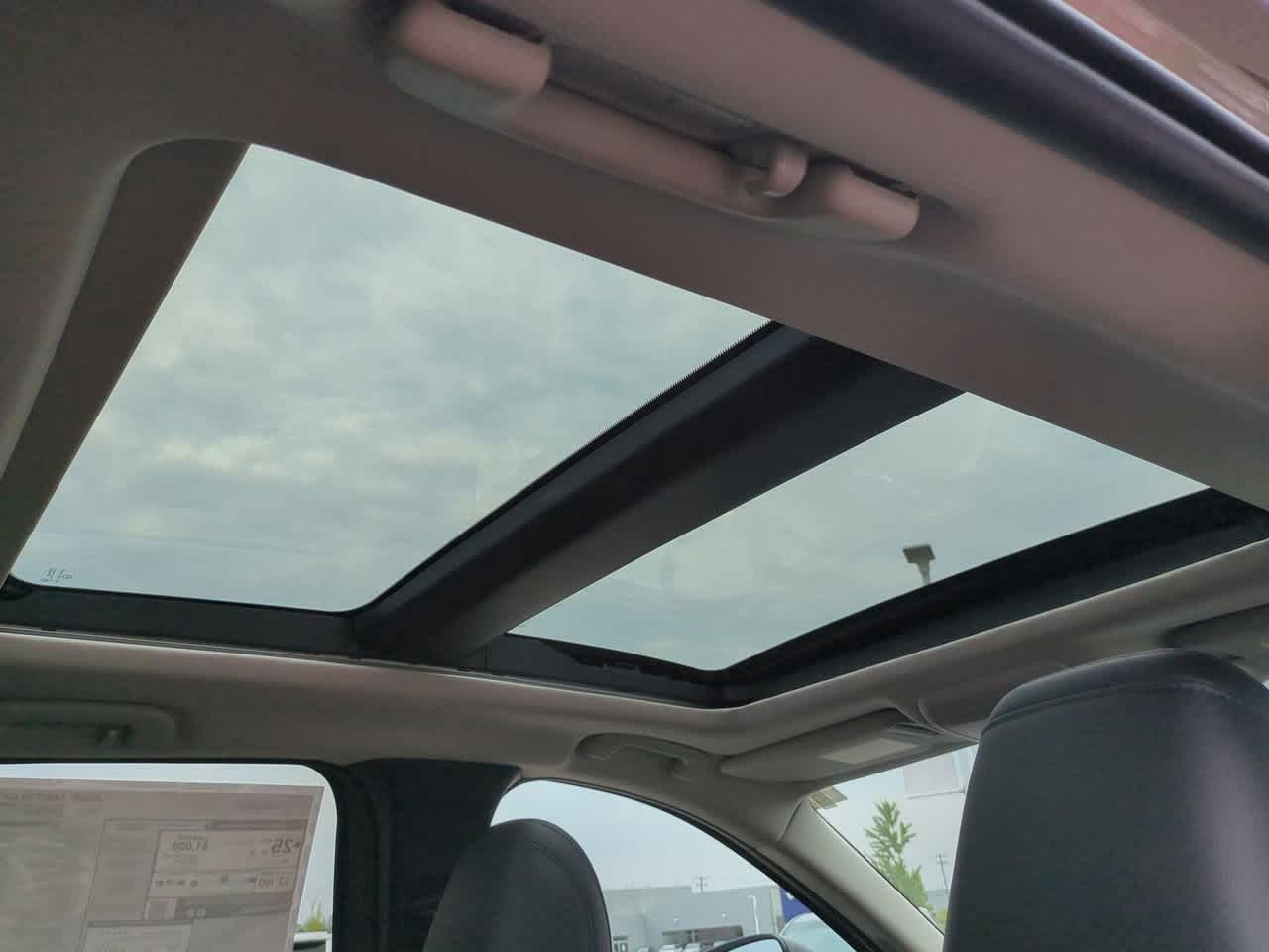Vehicle image 18 of 34