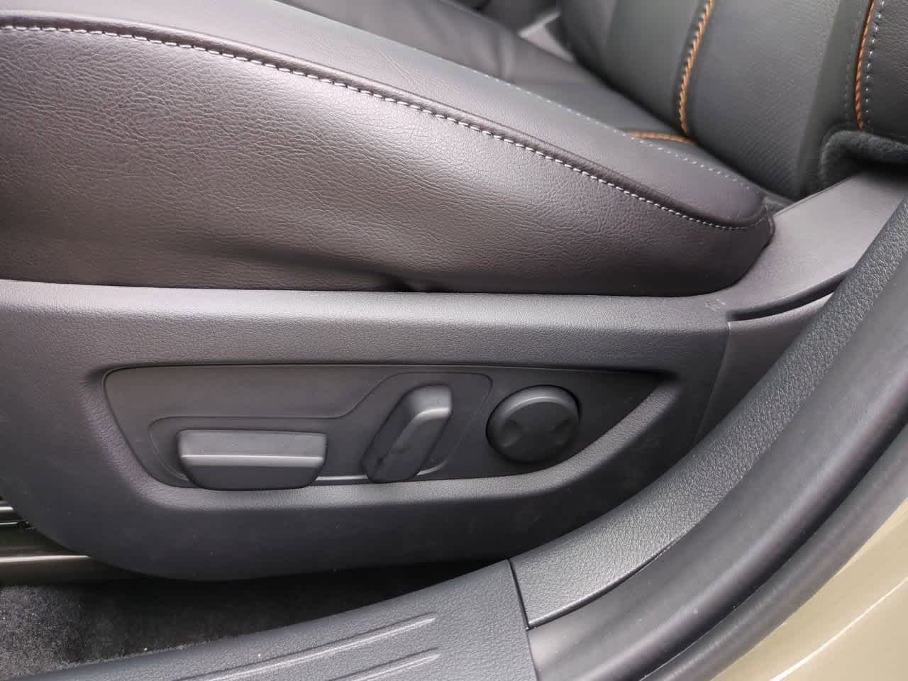 Vehicle image 24 of 34