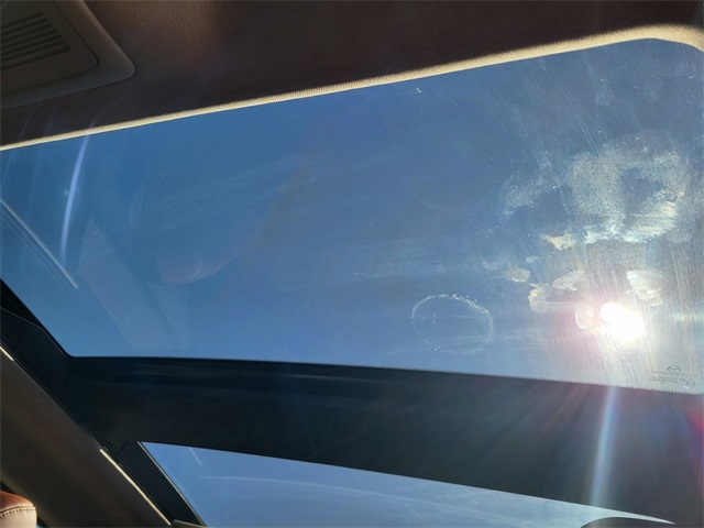 Vehicle image 21 of 24