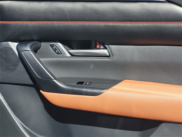 Vehicle image 17 of 24